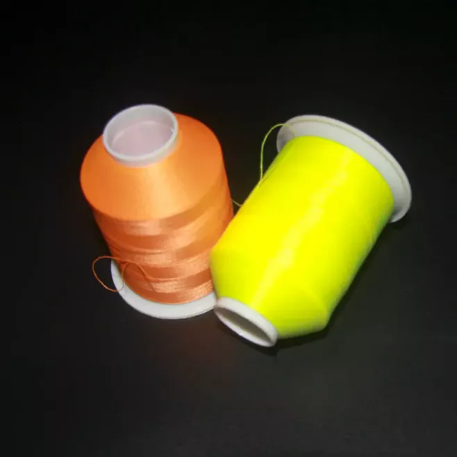 Cum funcționează firul Glow in the Dark fără baterii sau electricitate? Cum funcționează firul Glow in the Dark fără baterii sau electricitate?